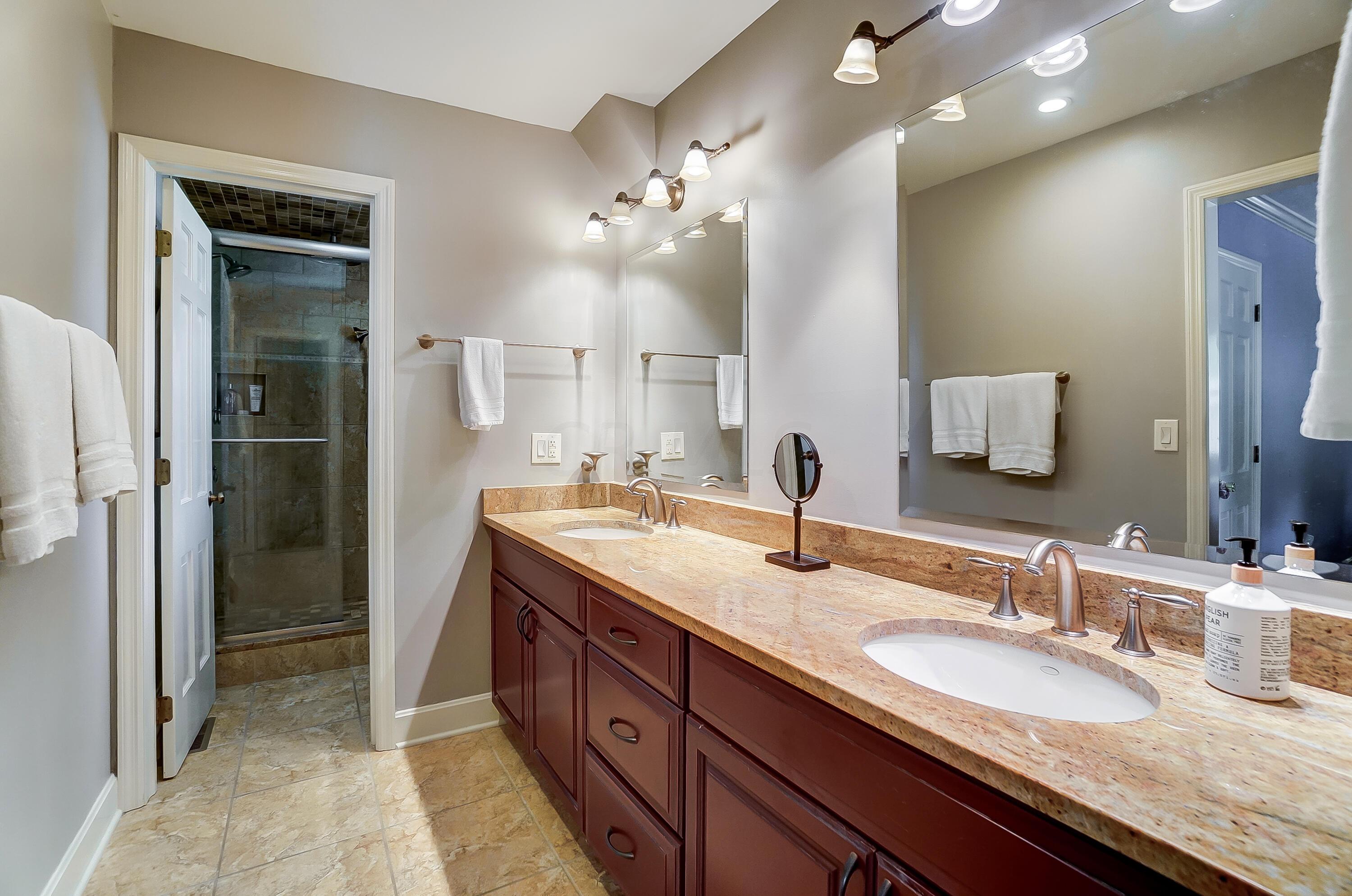 179 South Harding Road Columbus, OH 43209 - Photo 27 of 48 Owner's Suite