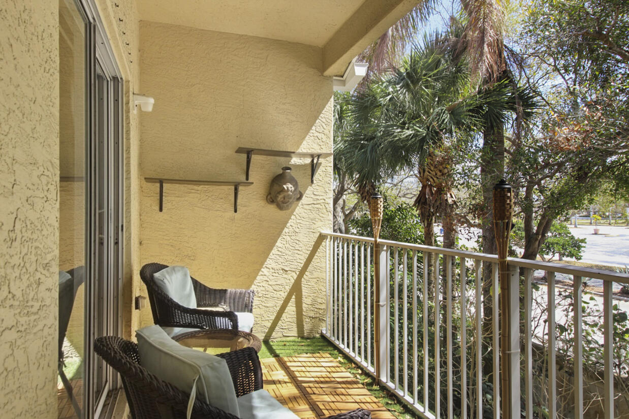 110 Lighthouse Circle, Unit H Tequesta, FL 33469 - Photo 14 of 40 IMG_0882