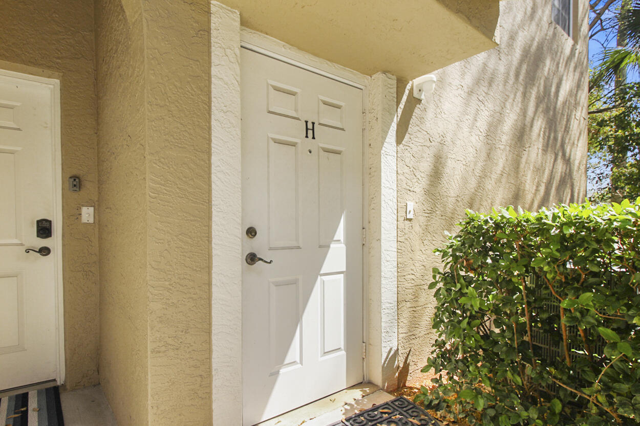 110 Lighthouse Circle, Unit H Tequesta, FL 33469 - Photo 15 of 40 IMG_0938