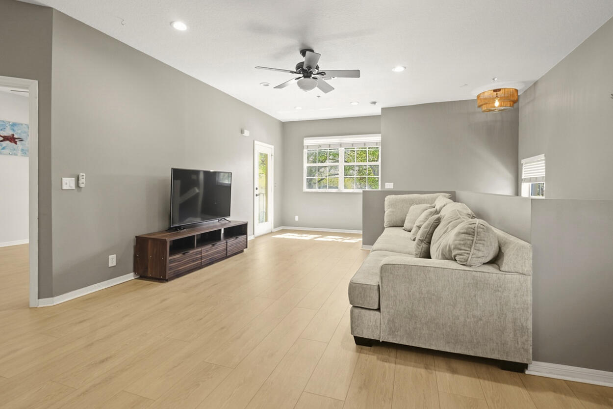 110 Lighthouse Circle, Unit H Tequesta, FL 33469 - Photo 20 of 40 IMG_0861