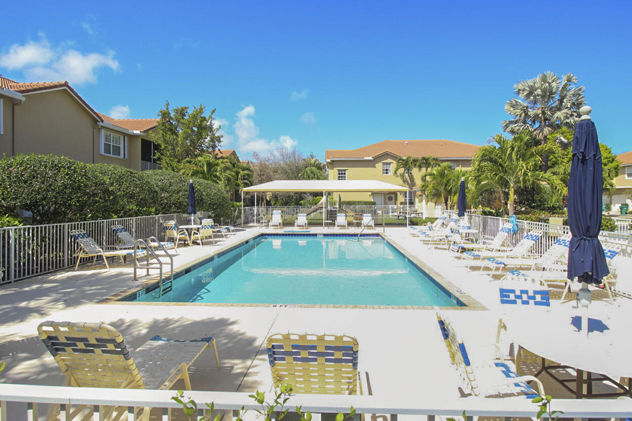 110 Lighthouse Circle, Unit H Tequesta, FL 33469 - Photo 4 of 40 IMG_0942