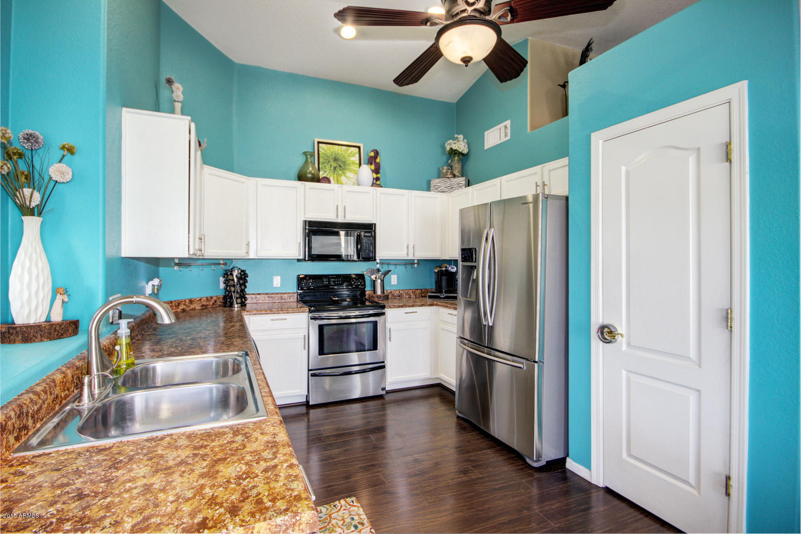 717 North Joshua Tree Lane Gilbert, AZ 85234 - Photo 8 of 35 Joshua Tree (9)