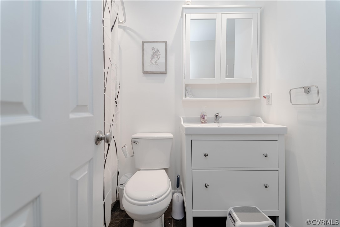 5508 Chatmoss Road Midlothian, VA 23112 - Photo 8 of 18 a bathroom with a sink toilet and vanity