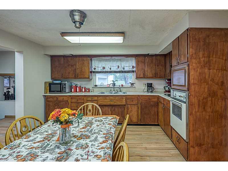 4241 Lower Valley Springfield, OH 45506 - Photo 4 of 18