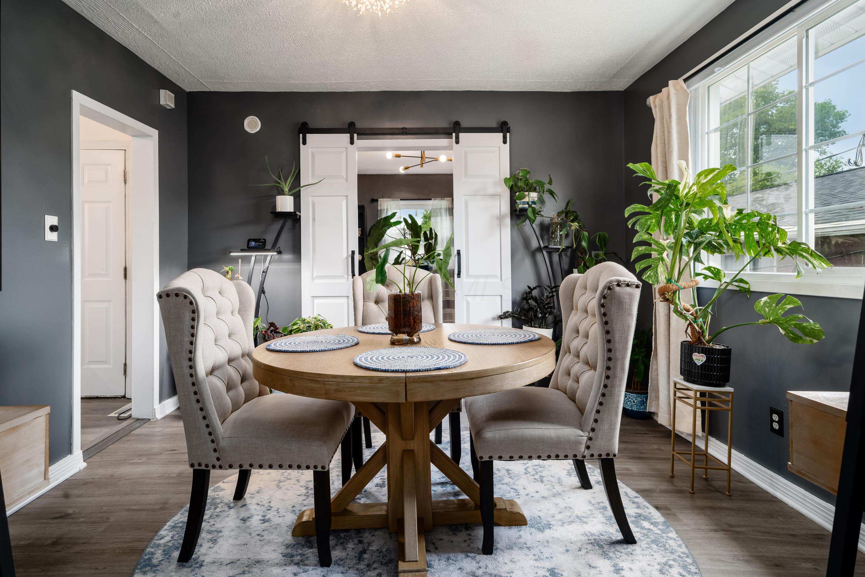 1581 East Weber Road Columbus, OH 43211 - Photo 13 of 41 Join me in the dining room!