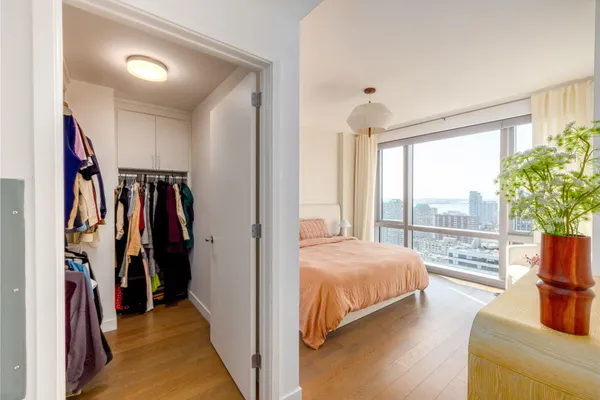$1,600,000 | 75 Park Lane South, Unit 3507, Jersey City, NJ 07310
