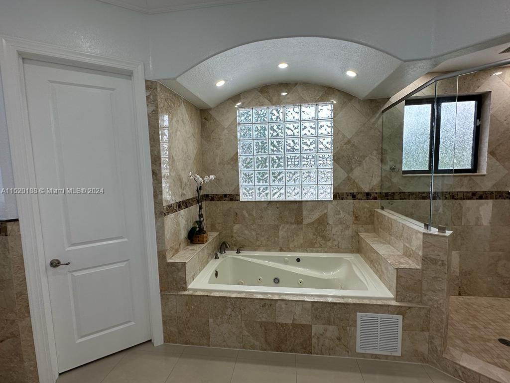 13430 Southwest 192nd Street Miami, FL 33177 - Photo 29 of 37 a view of bathroom with bathtub and shower