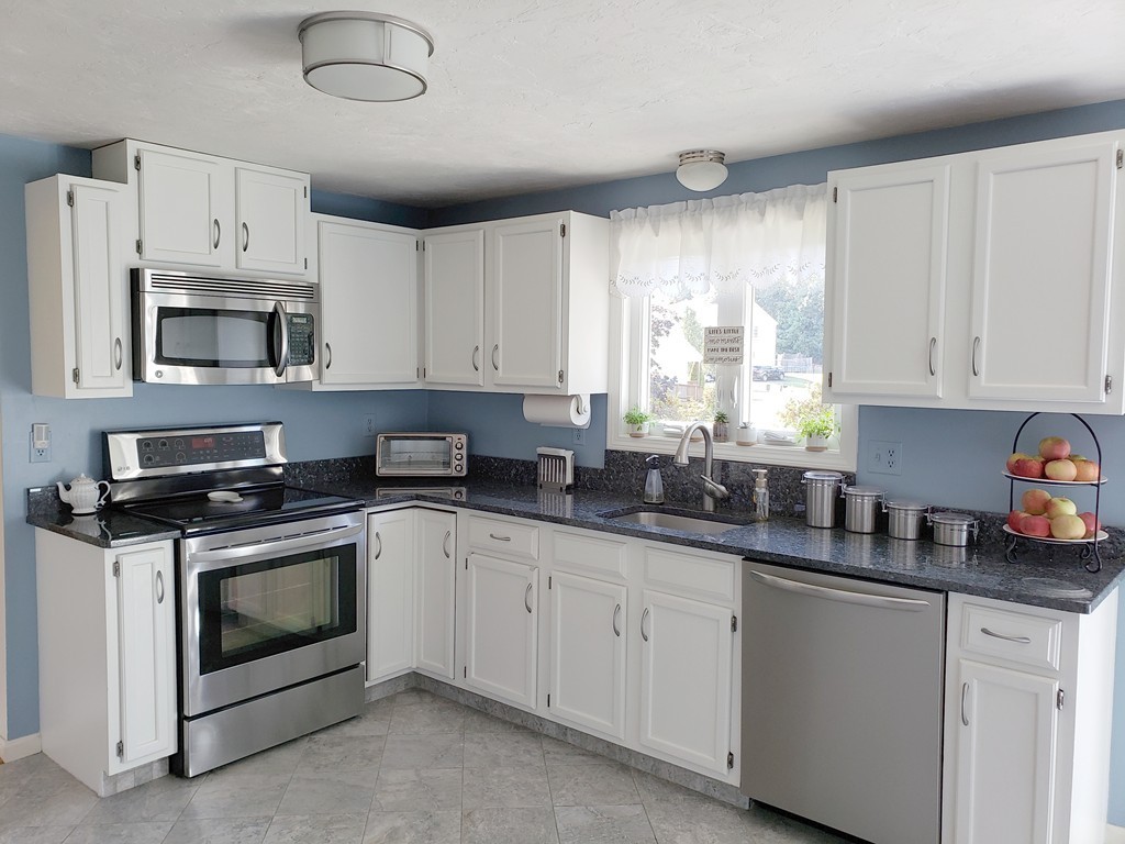 42 Michael Road, Unit 42 Bridgewater, MA 02324 - Photo 3 of 23 Gallery Image 3