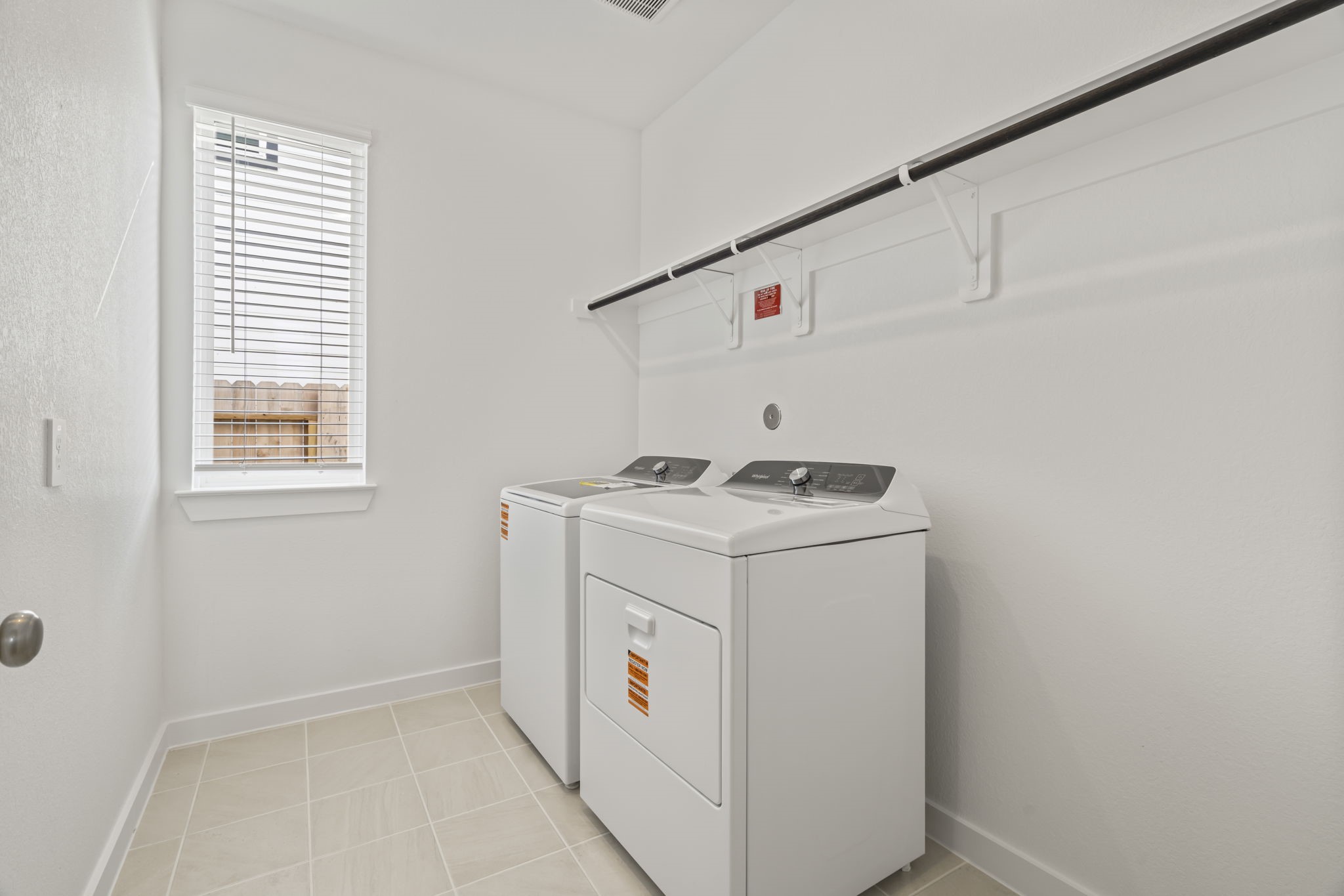 6606 Lenwood Lane Rosharon, TX 77583 - Photo 13 of 33 a utility room with dryer and washer