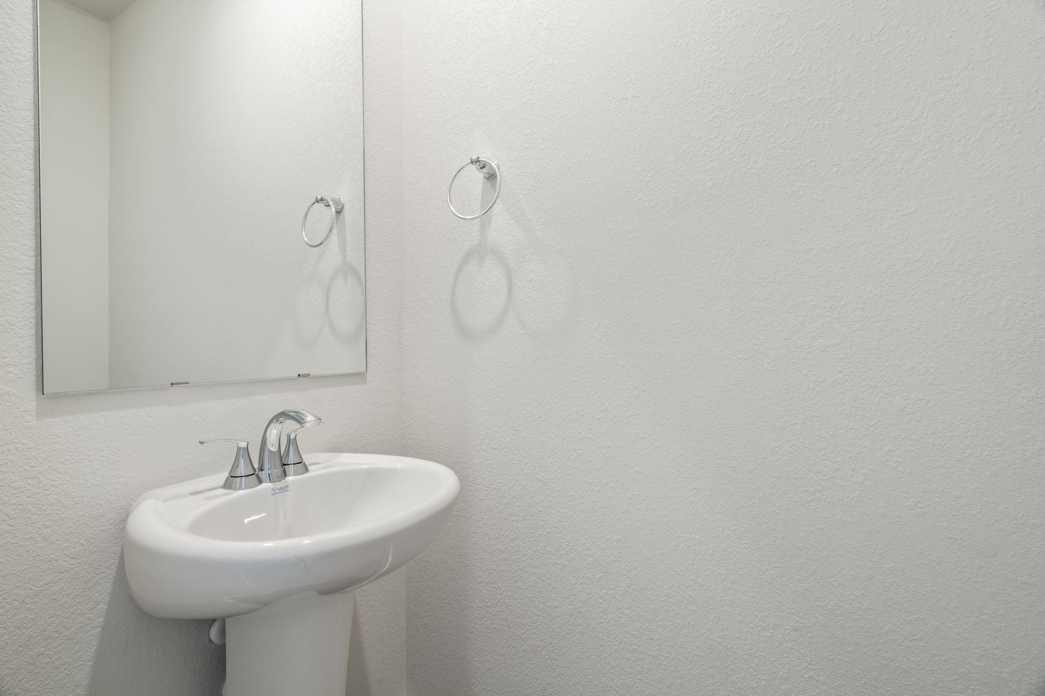 6606 Lenwood Lane Rosharon, TX 77583 - Photo 14 of 33 a bathroom with a sink and mirror