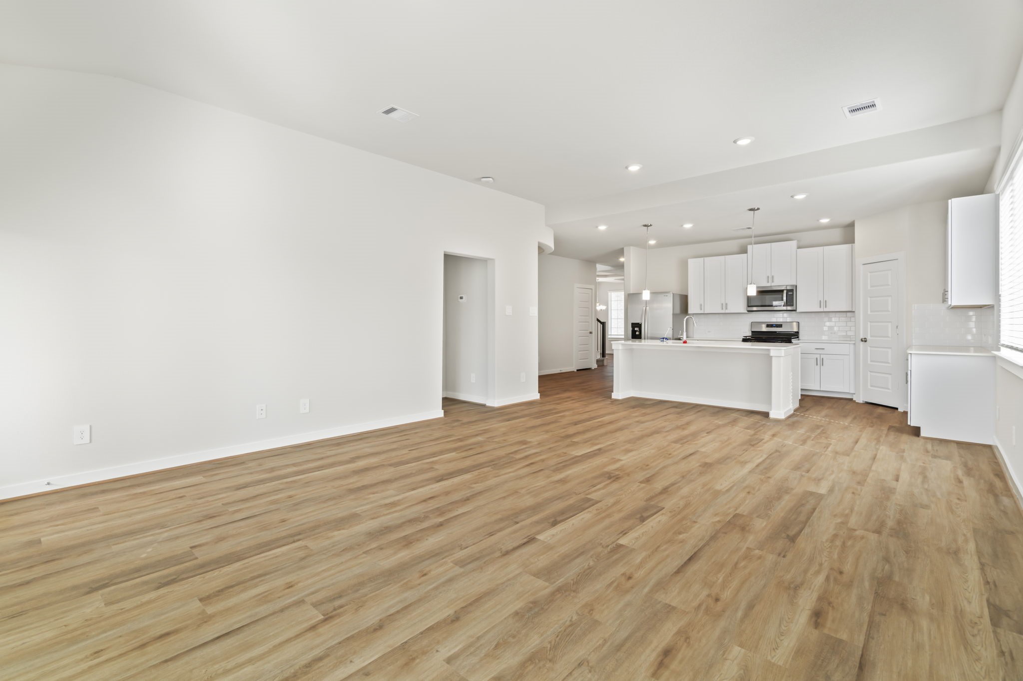 6606 Lenwood Lane Rosharon, TX 77583 - Photo 19 of 33 a view of kitchen with wooden floor