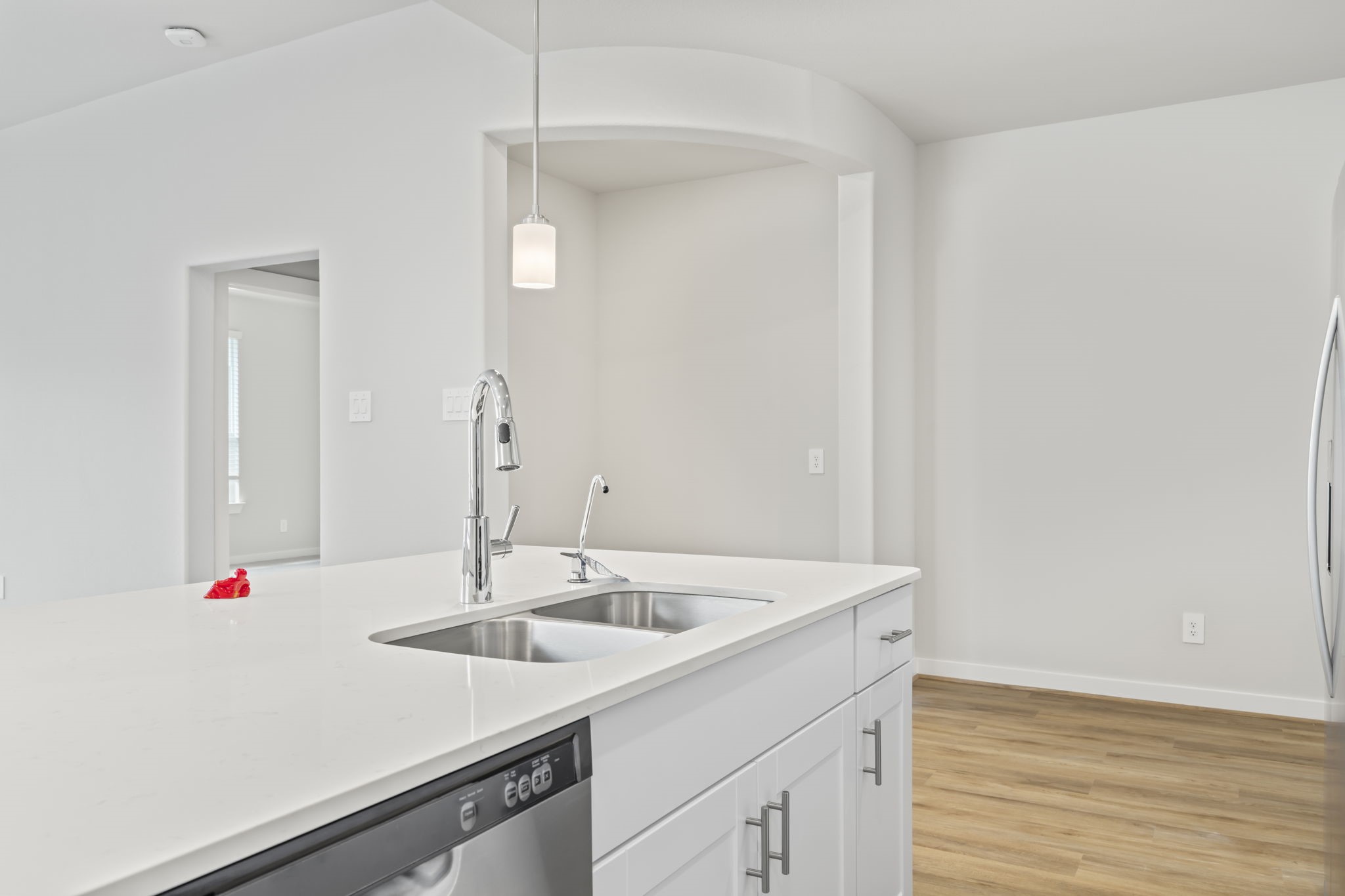 6606 Lenwood Lane Rosharon, TX 77583 - Photo 20 of 33 a bathroom with a sink and a mirror