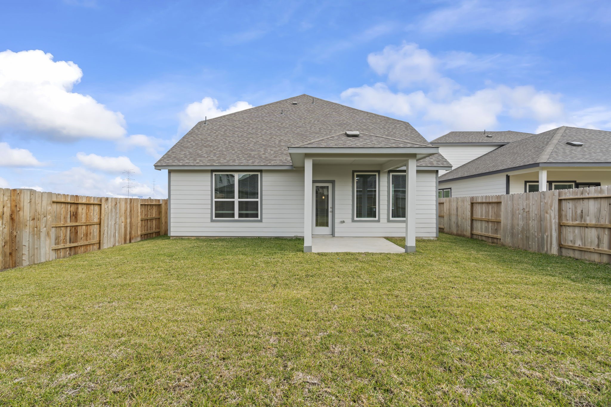 6606 Lenwood Lane Rosharon, TX 77583 - Photo 2 of 33 a house view with a garden space