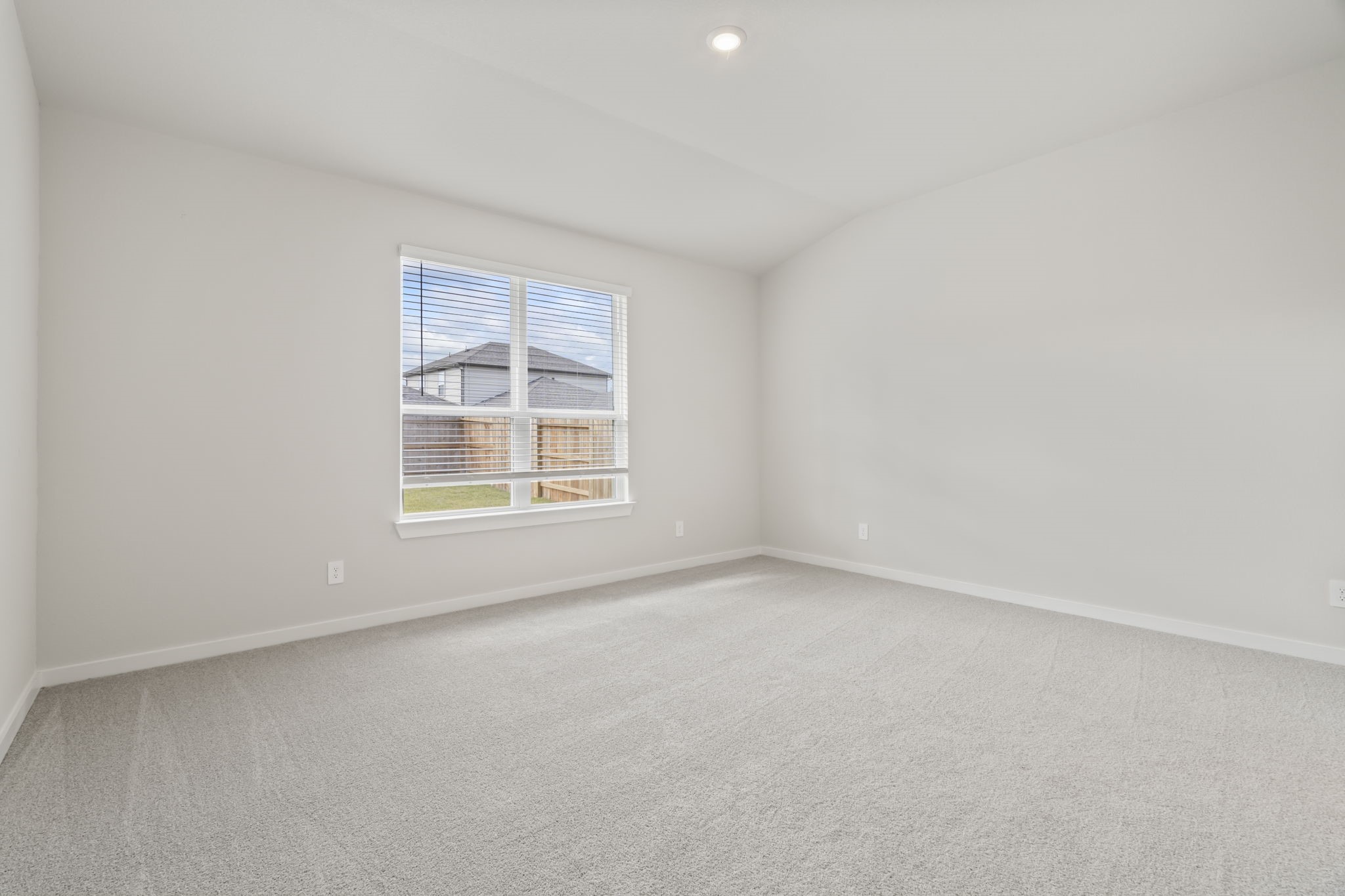 6606 Lenwood Lane Rosharon, TX 77583 - Photo 21 of 33 an empty room with a window