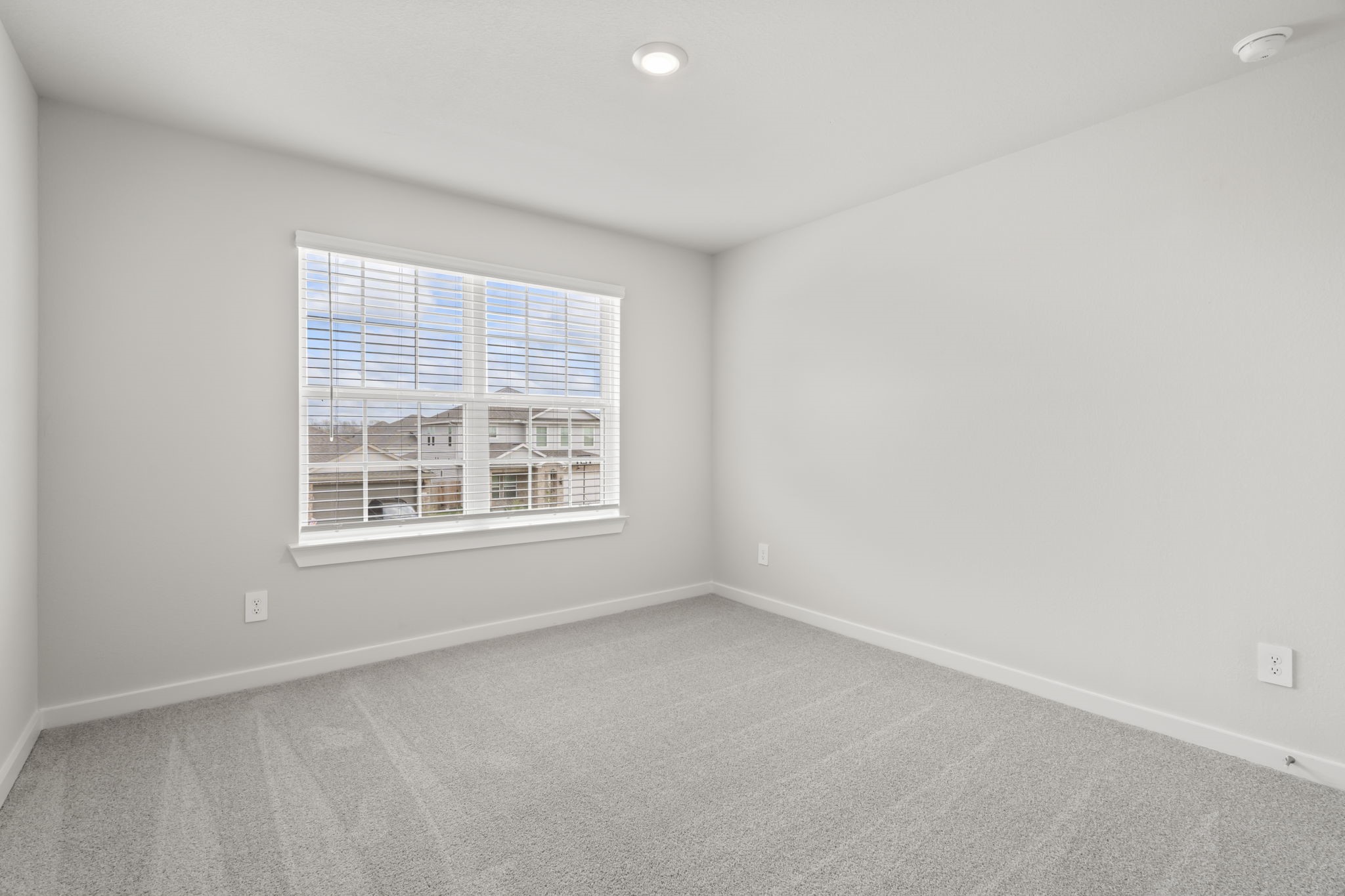 6606 Lenwood Lane Rosharon, TX 77583 - Photo 30 of 33 an empty room with a window