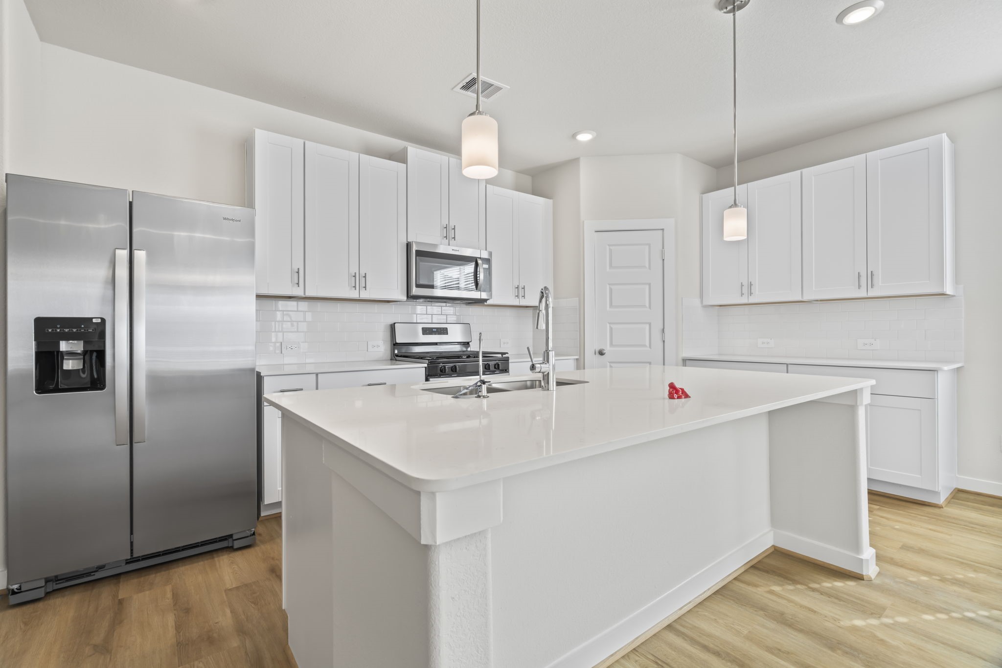 6606 Lenwood Lane Rosharon, TX 77583 - Photo 3 of 33 a kitchen with kitchen island a white counter top space cabinets and stainless steel appliances