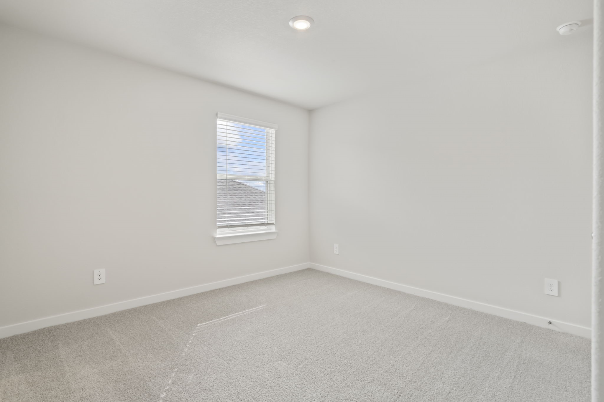 6606 Lenwood Lane Rosharon, TX 77583 - Photo 4 of 33 an empty room with a window