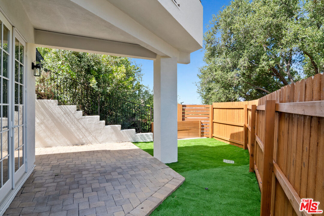 23550 Valley View Road Calabasas, CA 91302 - Photo 21 of 24 a view of a backyard with pathway