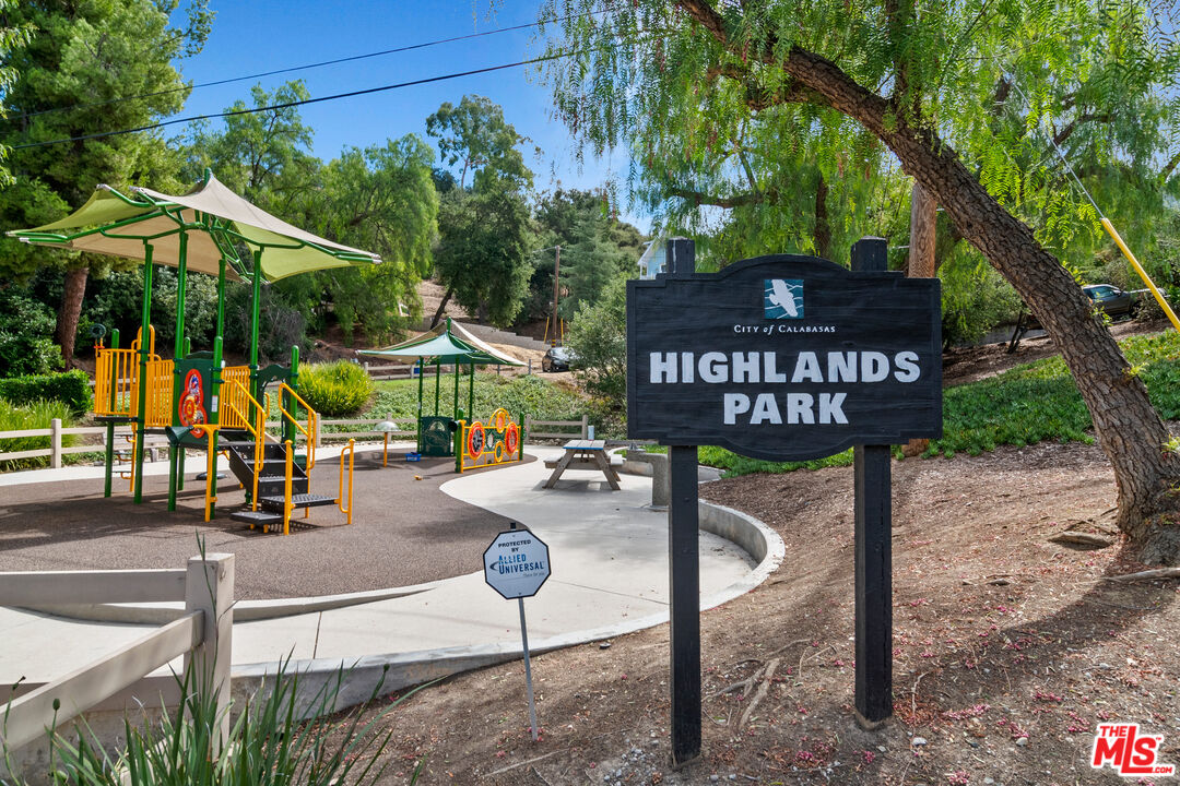 23550 Valley View Road Calabasas, CA 91302 - Photo 23 of 24 a view of street with sitting area