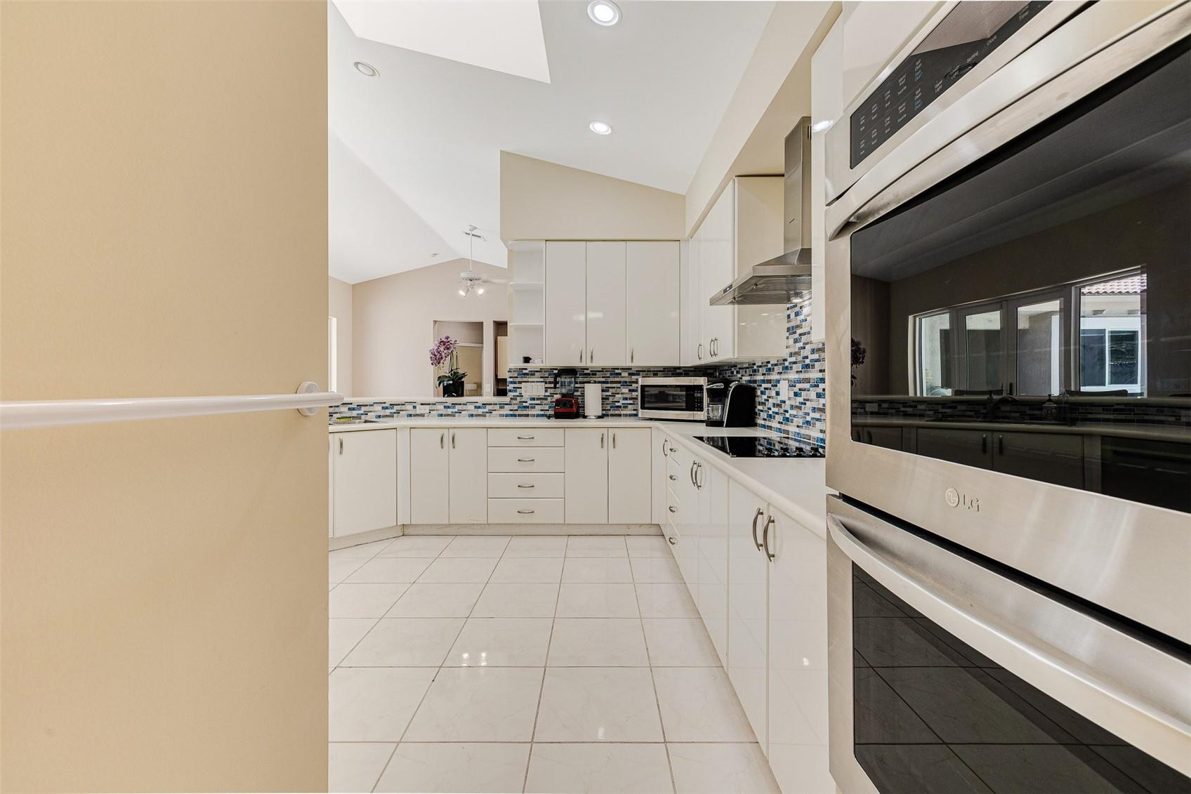 2318 Northwest 25th Way Boca Raton, FL 33434 - Photo 28 of 75 Photo 28