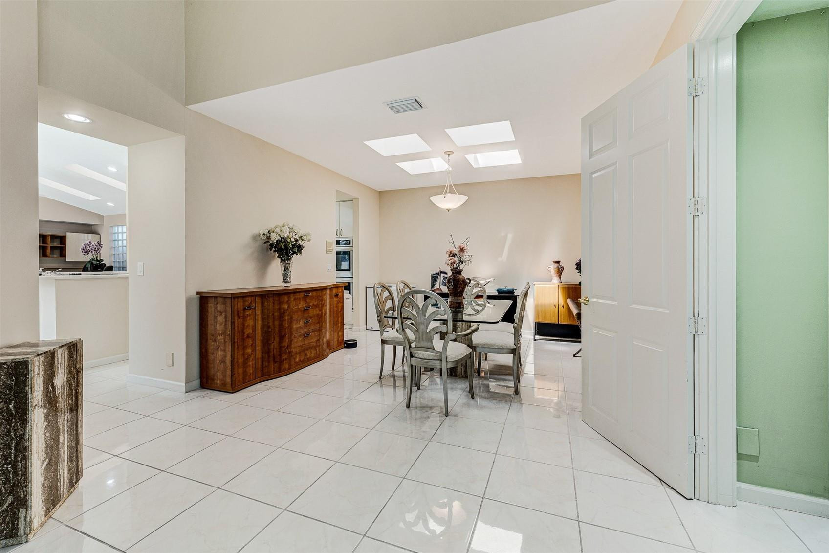 2318 Northwest 25th Way Boca Raton, FL 33434 - Photo 6 of 75 Photo 6