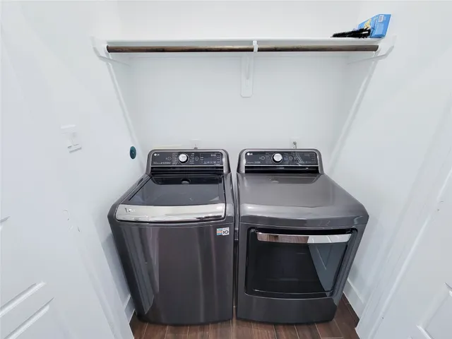 a view of utility room