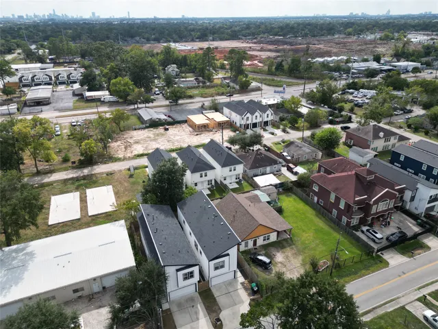 $2,495 | 5019 Creekmont Drive, Houston, TX 77091