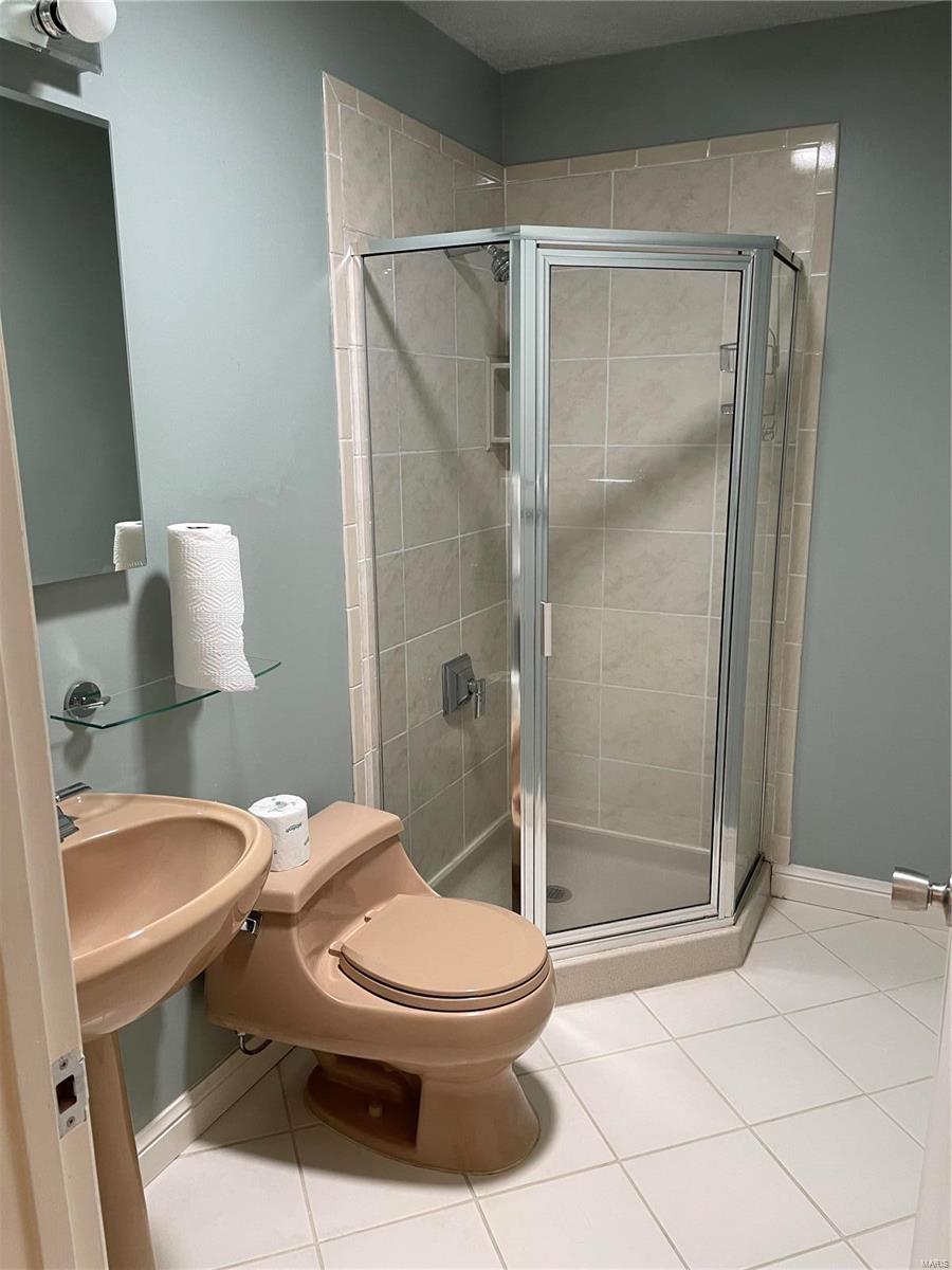 987 Claygate Court Ballwin, MO 63021 - Photo 12 of 28 Gallery Image 12