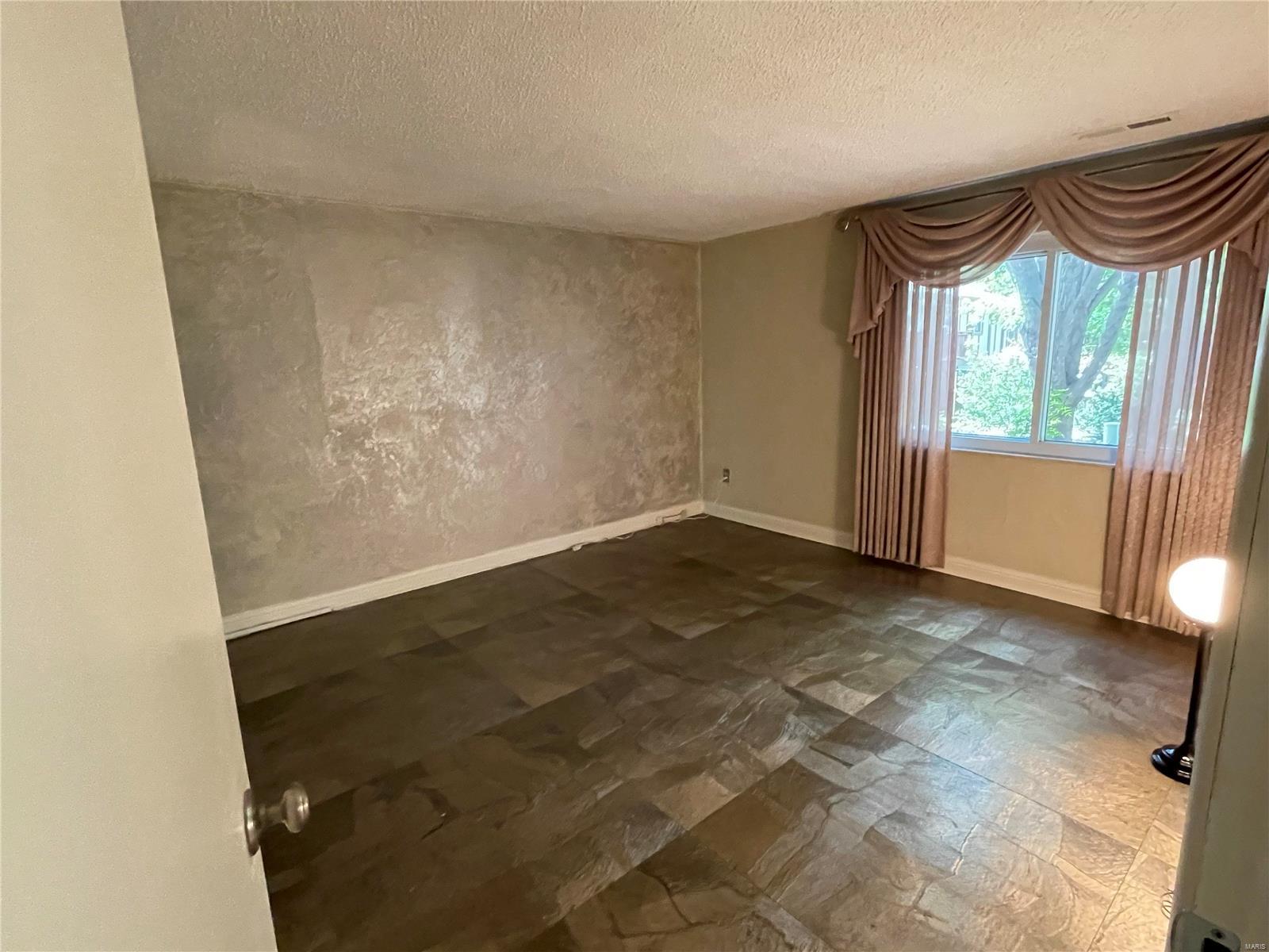 987 Claygate Court Ballwin, MO 63021 - Photo 13 of 28 Gallery Image 13