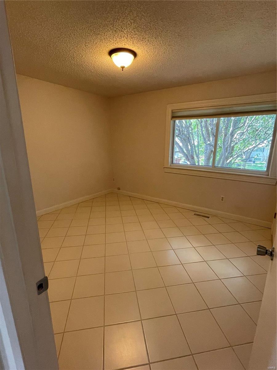 987 Claygate Court Ballwin, MO 63021 - Photo 10 of 28 Gallery Image 10