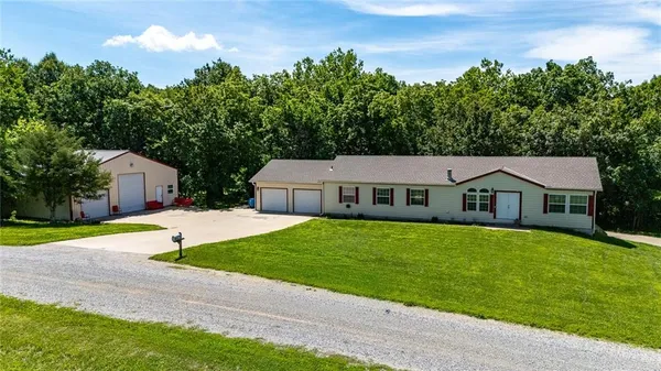 $511,000 | 6375 Southeast Vollmer Drive, Lathrop, MO 64465