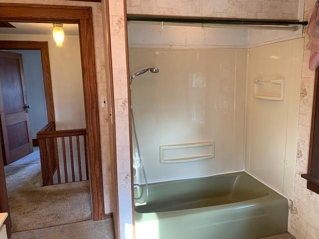 773 Sterling Road Dixon, IL 61021 - Photo 10 of 18 a bathroom with bathtub