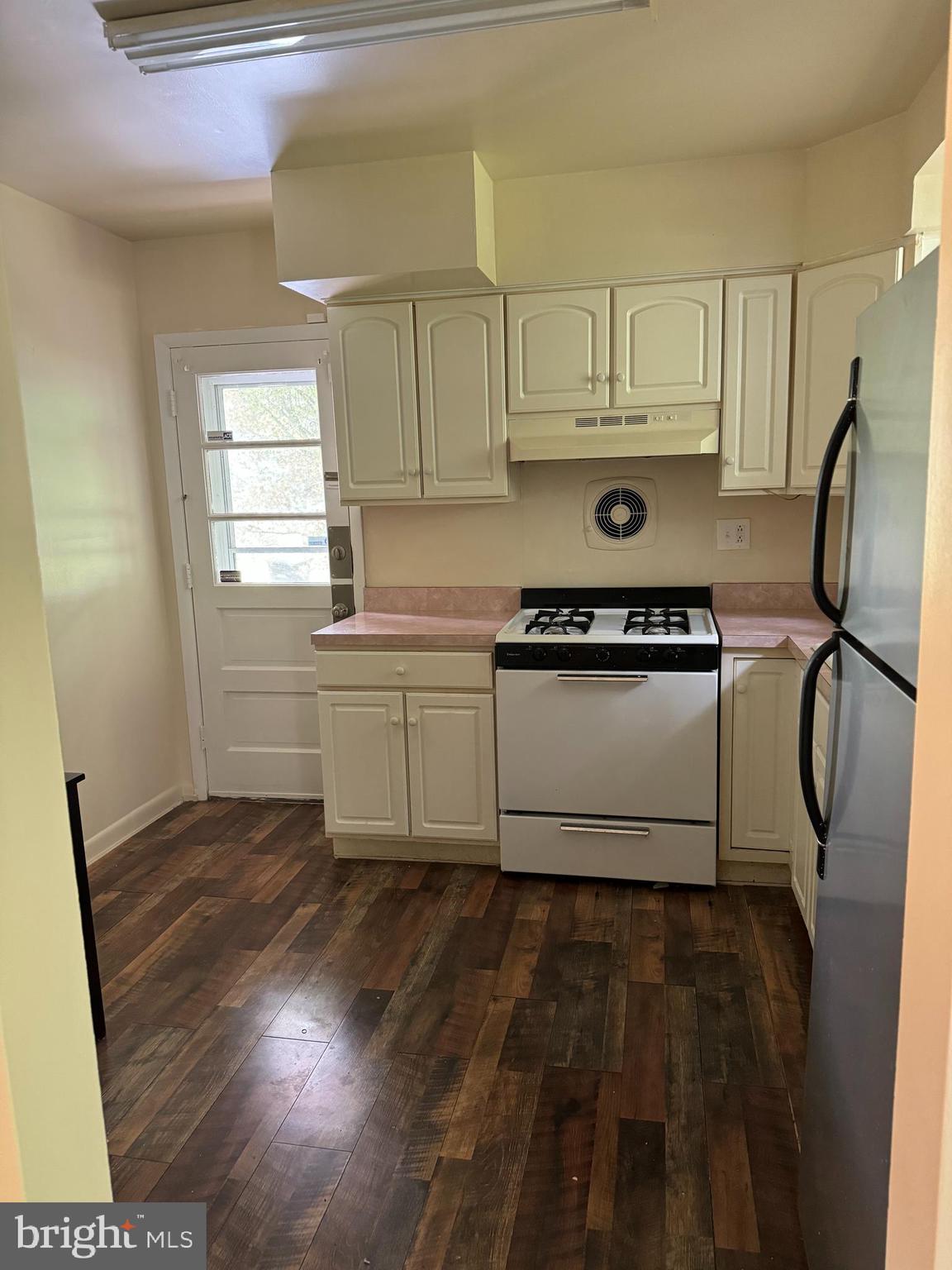 9401 Cheltenham Avenue Clinton, MD 20735 - Photo 3 of 16 a kitchen with stainless steel appliances granite countertop a sink a stove a refrigerator and cabinets