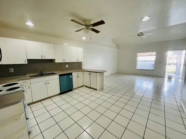 $2,750 | 13711 Yarmouth Court, Wellington, FL 33414