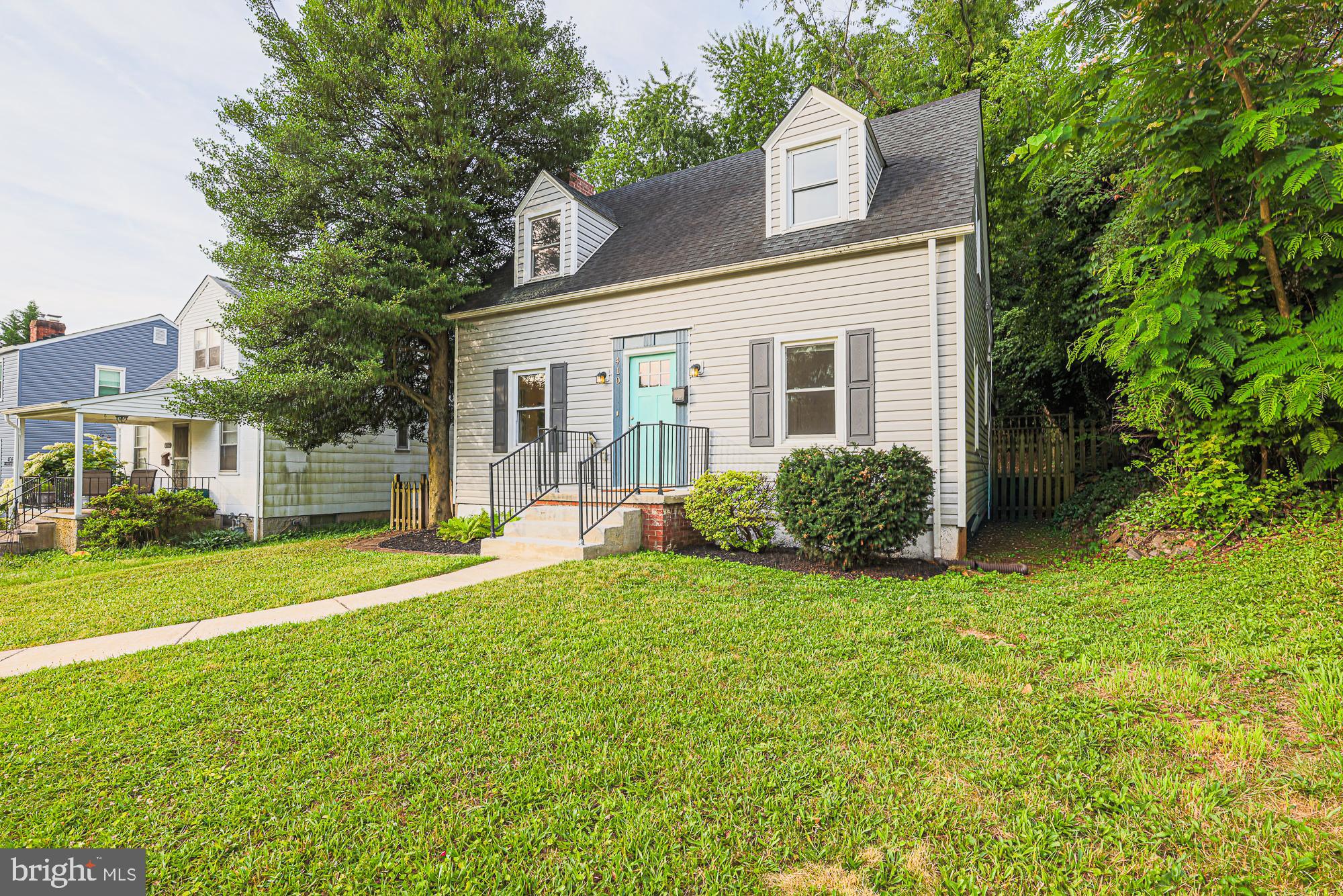 410 Kingston Road Baltimore, MD 21229 - Photo 4 of 56 Front exterior and back fence.
