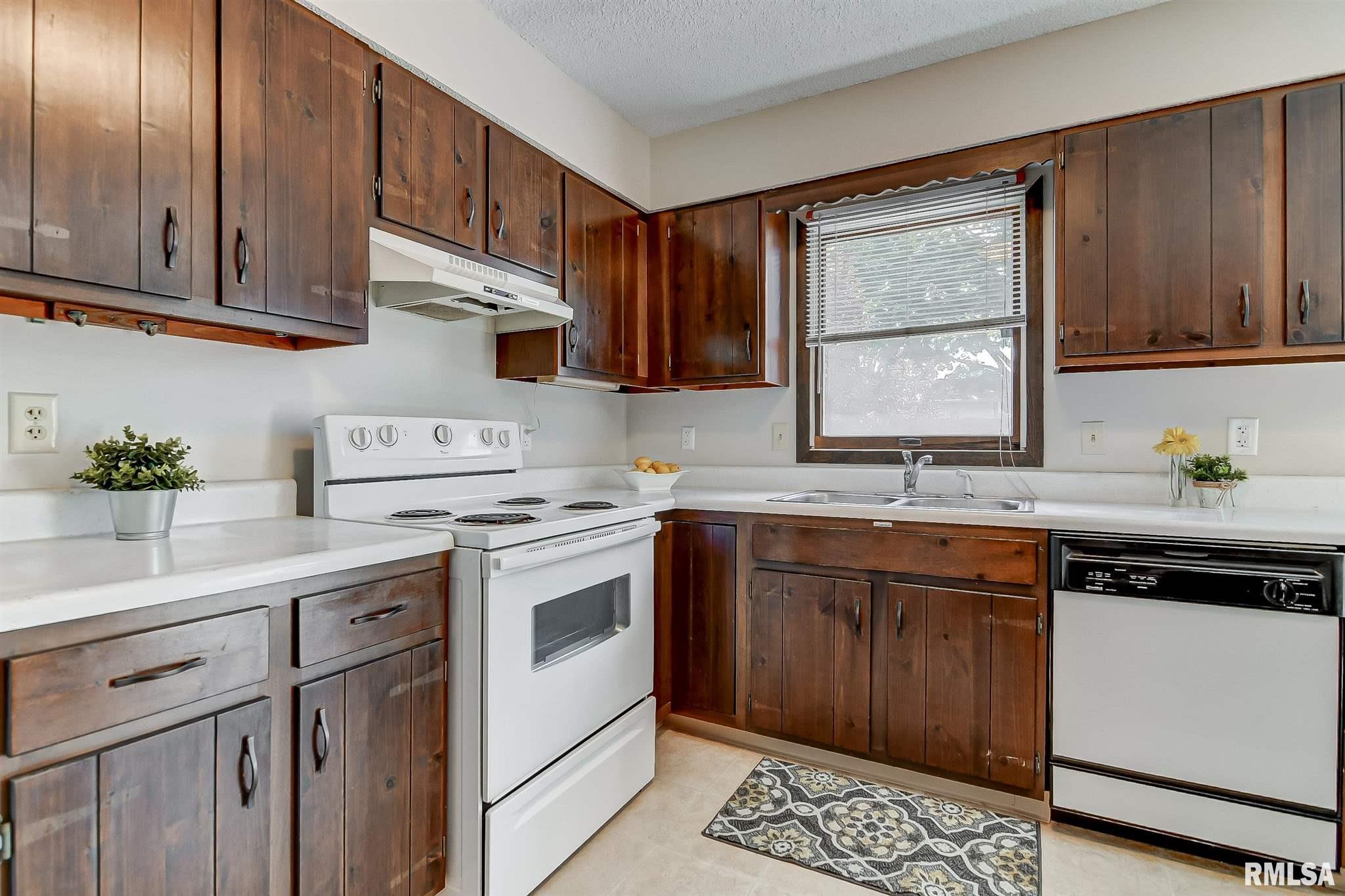 112 Veneto Villa Springfield, IL 62703 - Photo 10 of 32 Gallery Image 10