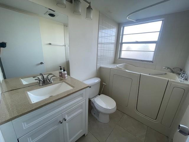 589 Fanshaw O, Unit 589 Boca Raton, FL 33434 - Photo 13 of 44 Photo 12