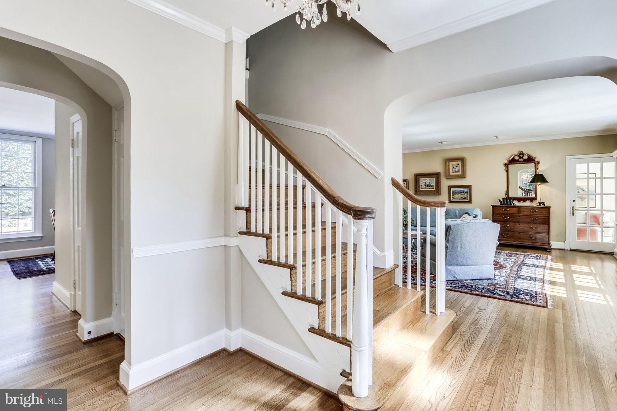 4619 32nd Road North Arlington, VA 22207 - Photo 2 of 30 Entry-Foyer