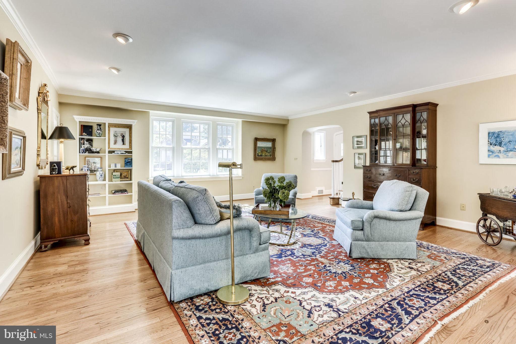 4619 32nd Road North Arlington, VA 22207 - Photo 6 of 30 Living Room 19'9" x 22'2"