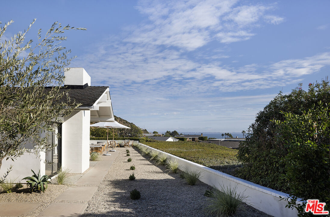 20374 Seaboard Road Malibu, CA 90265 - Photo 26 of 43 a view of a terrace