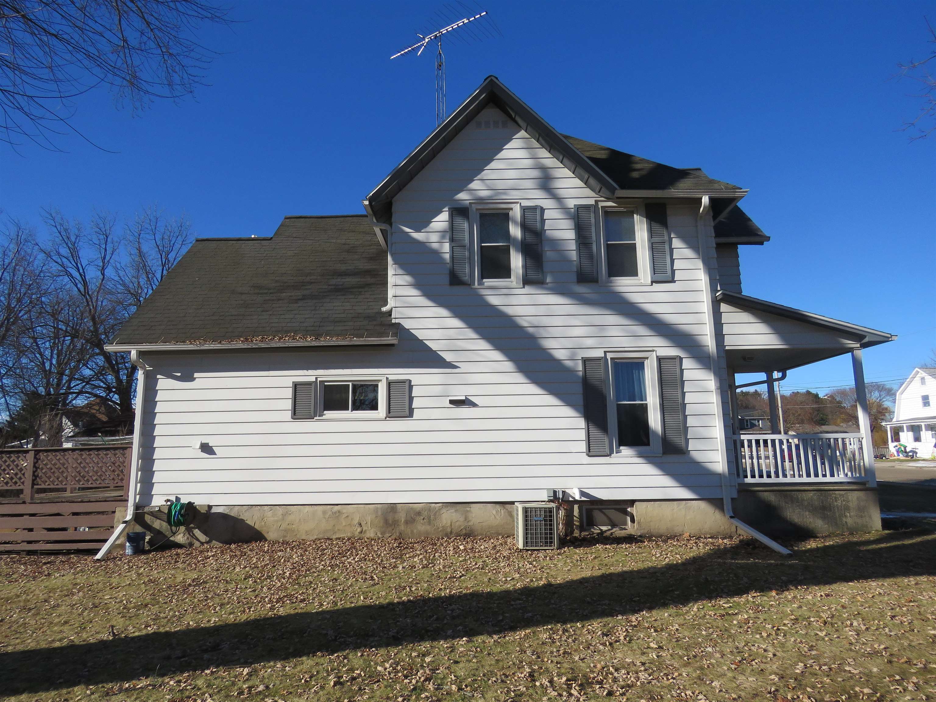 116 Grove Randolph Wi 53956 Randolph, WI 53956 - Photo 4 of 39