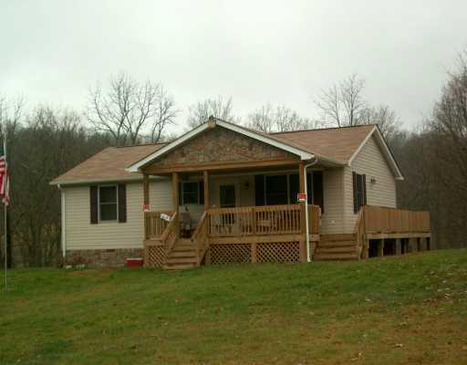 160 Cain Road Clinton, PA 15026 - Photo 1 of 8 Exterior Front.