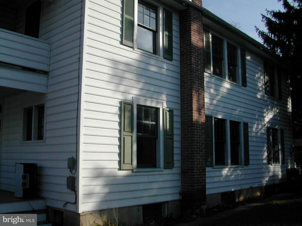 219 East New Street Lititz, PA 17543 - Photo 2 of 3