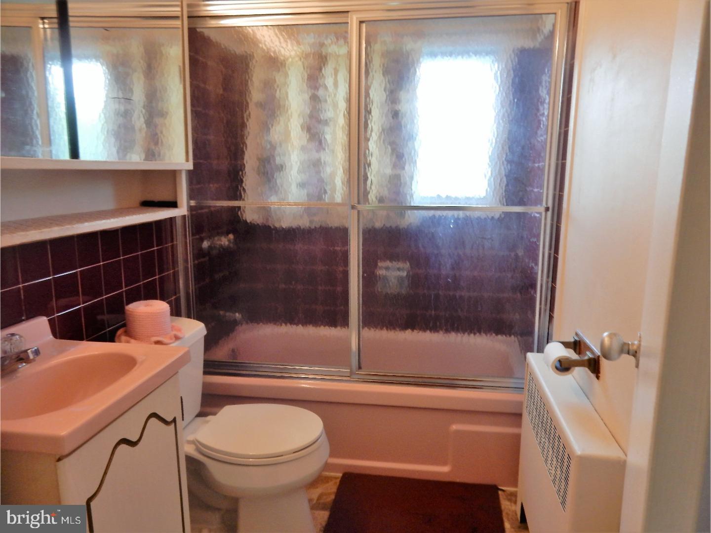 11 Hedge Road Levittown, PA 19056 - Photo 14 of 19 Bathroom