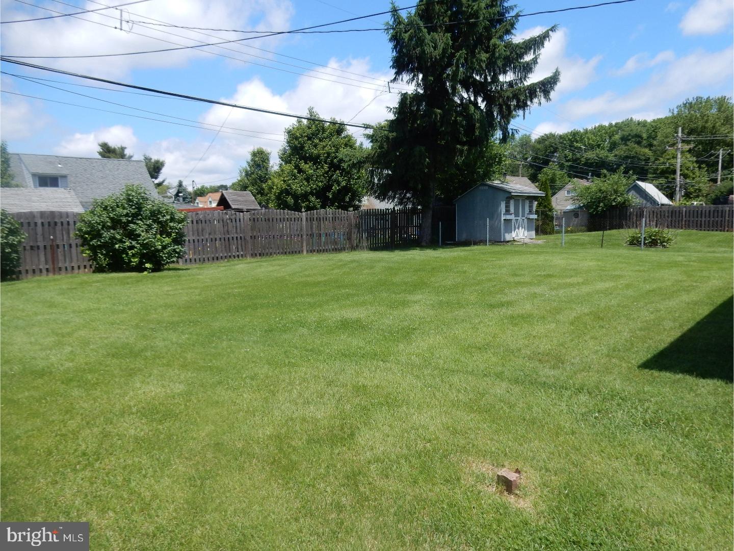 11 Hedge Road Levittown, PA 19056 - Photo 17 of 19 Back Yard