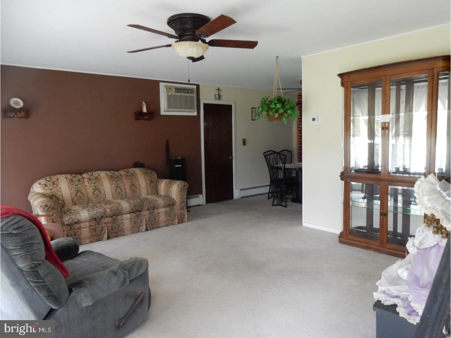 11 Hedge Road Levittown, PA 19056 - Photo 3 of 19 Living Room