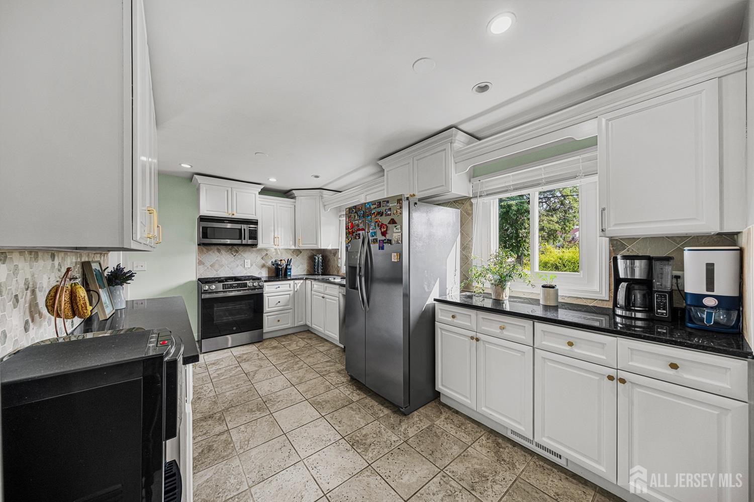 56 Rieder Road Edison, NJ 08817 - Photo 7 of 24 Gallery Image 7