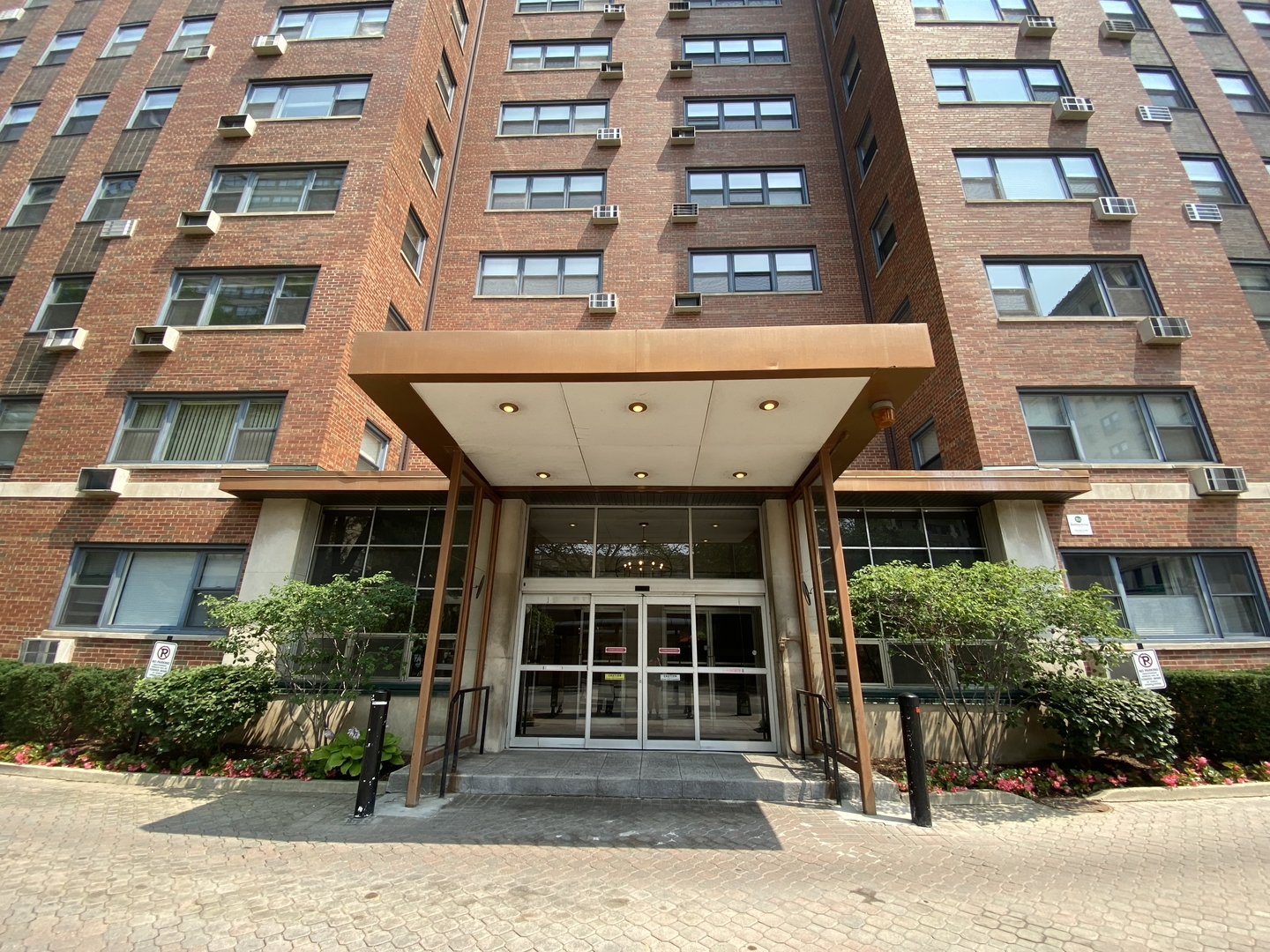 2909 North Sheridan Road, Unit 805 Chicago, IL 60657 - Photo 1 of 39 a front view of a building