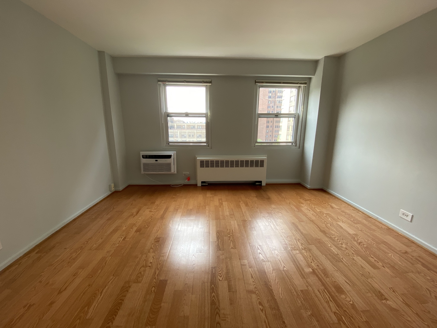 2909 North Sheridan Road, Unit 805 Chicago, IL 60657 - Photo 13 of 39 an empty room with wooden floor and windows