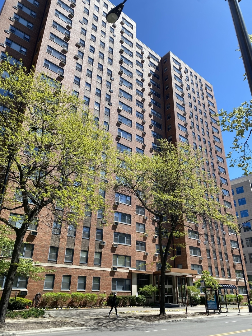 2909 North Sheridan Road, Unit 805 Chicago, IL 60657 - Photo 17 of 39 a view of a building and a street